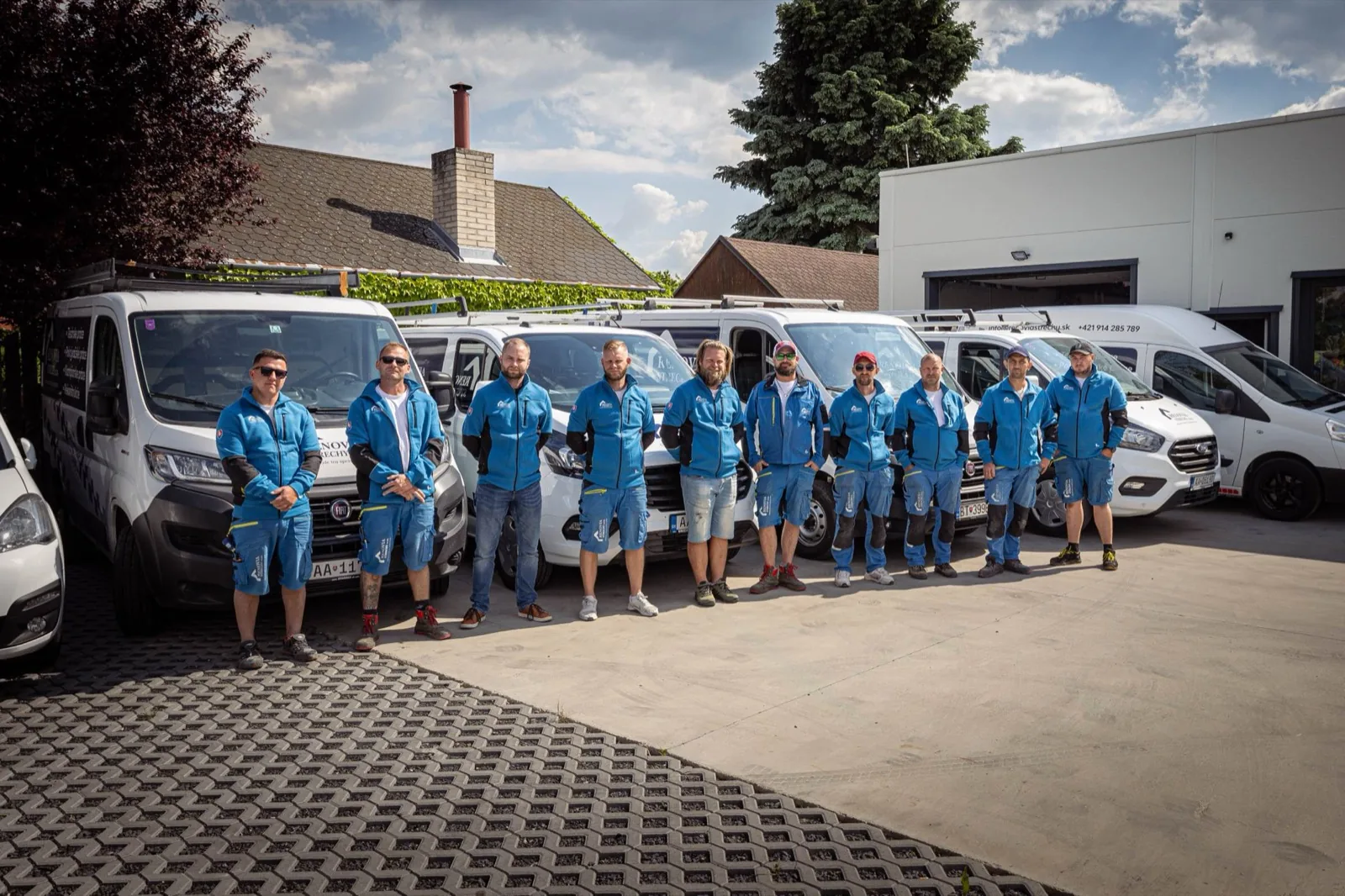 The Renovia Strechy team in front of the company vans